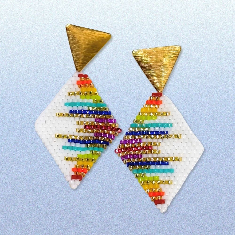 Aretes Rombos Coloridos de color blanco