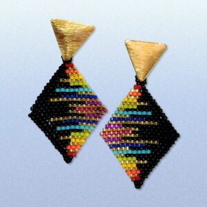 Aretes Rombos Coloridos de color negro.