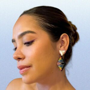 Aretes Rombos Coloridos de color negro