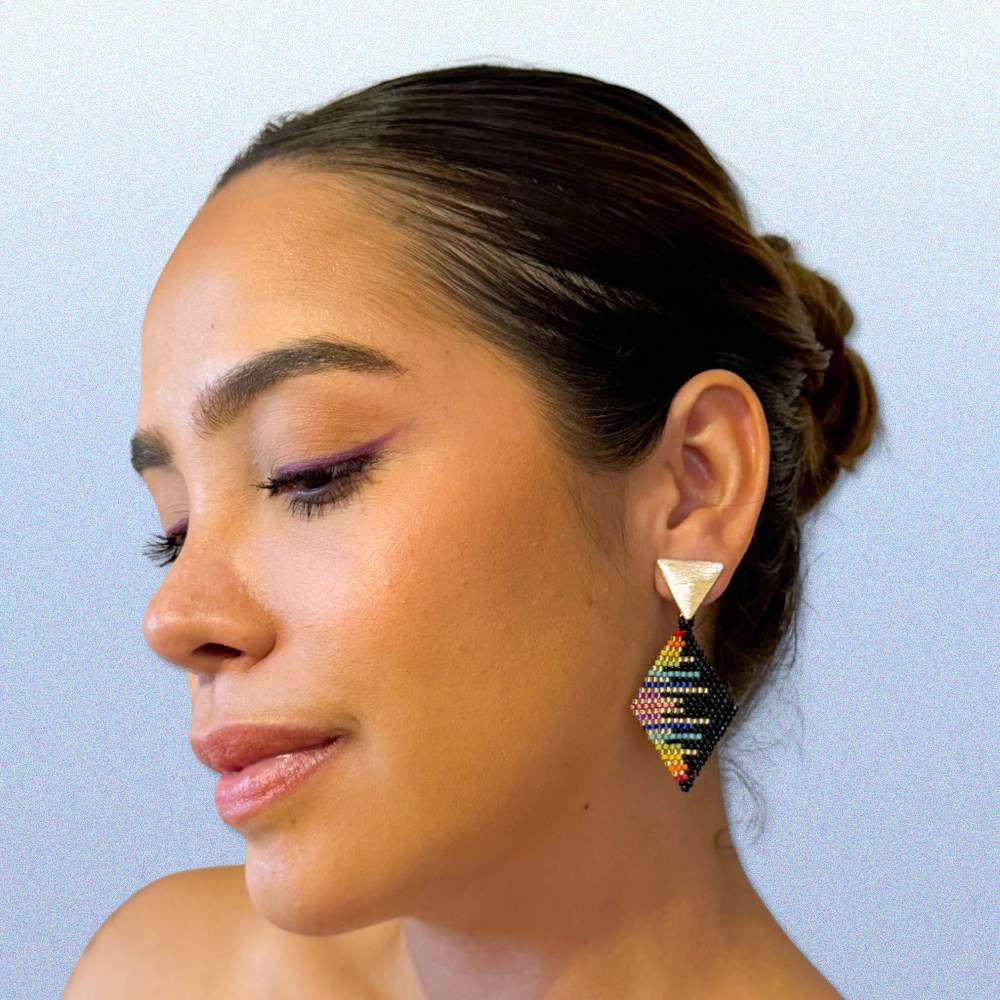 Aretes Rombos Coloridos de color negro